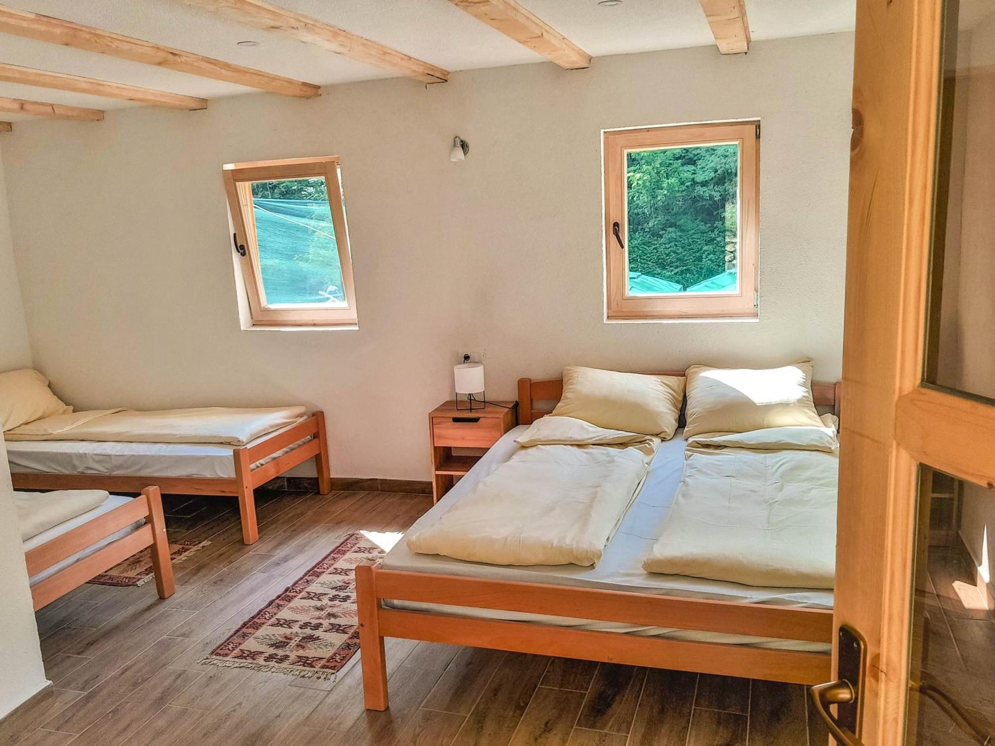 Hotel Rafting Camp Encijan Foca Esterno foto