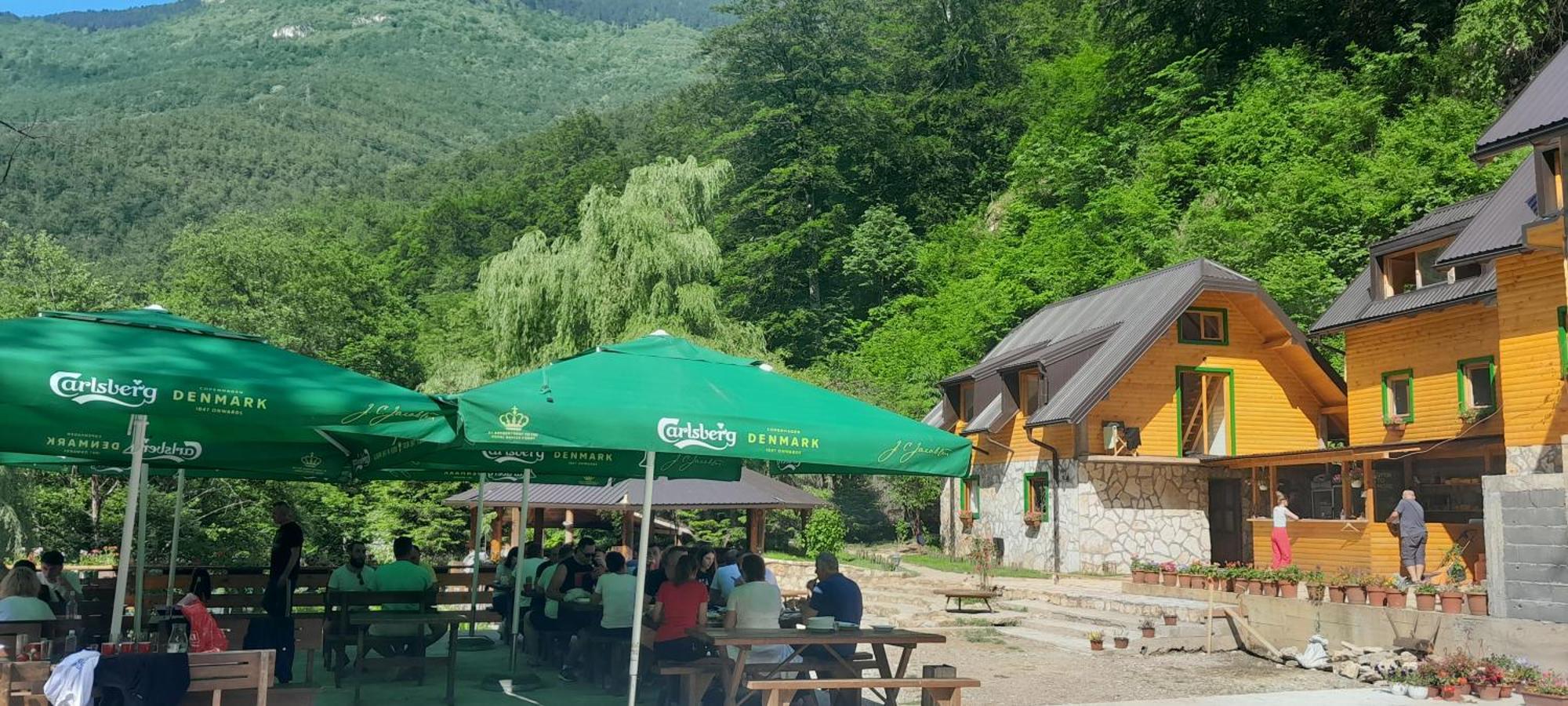 Hotel Rafting Camp Encijan Foca Esterno foto