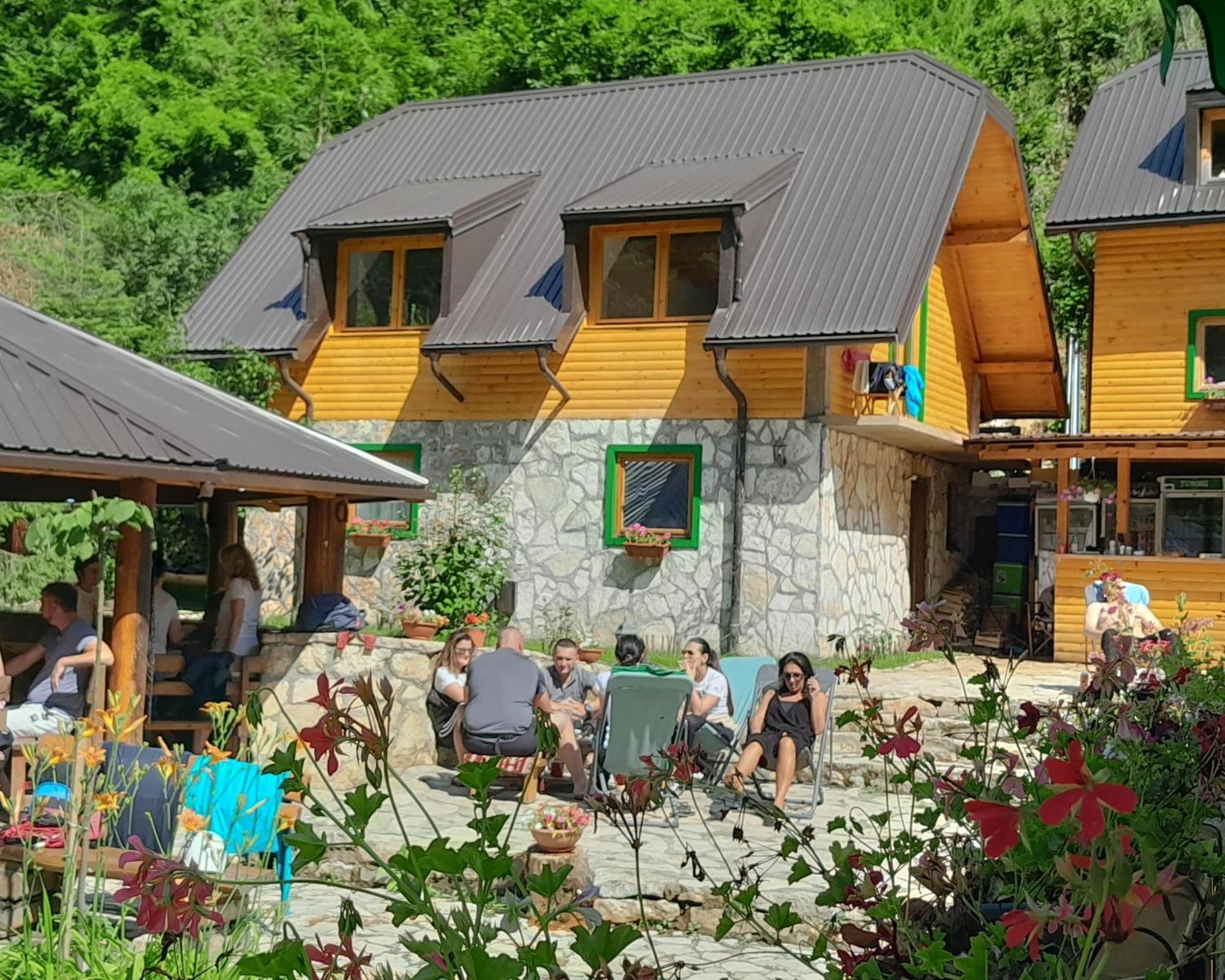 Hotel Rafting Camp Encijan Foca Esterno foto
