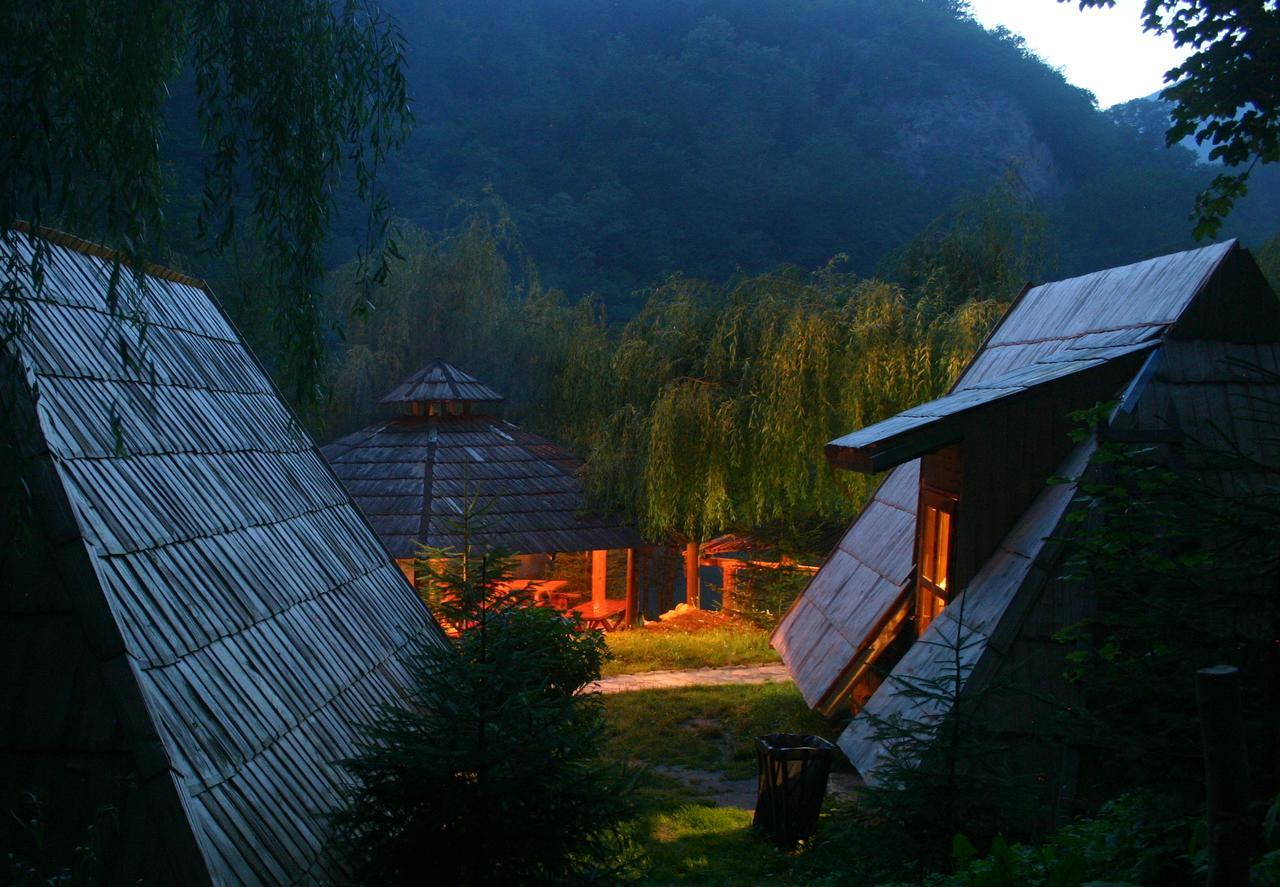 Hotel Rafting Camp Encijan Foca Esterno foto